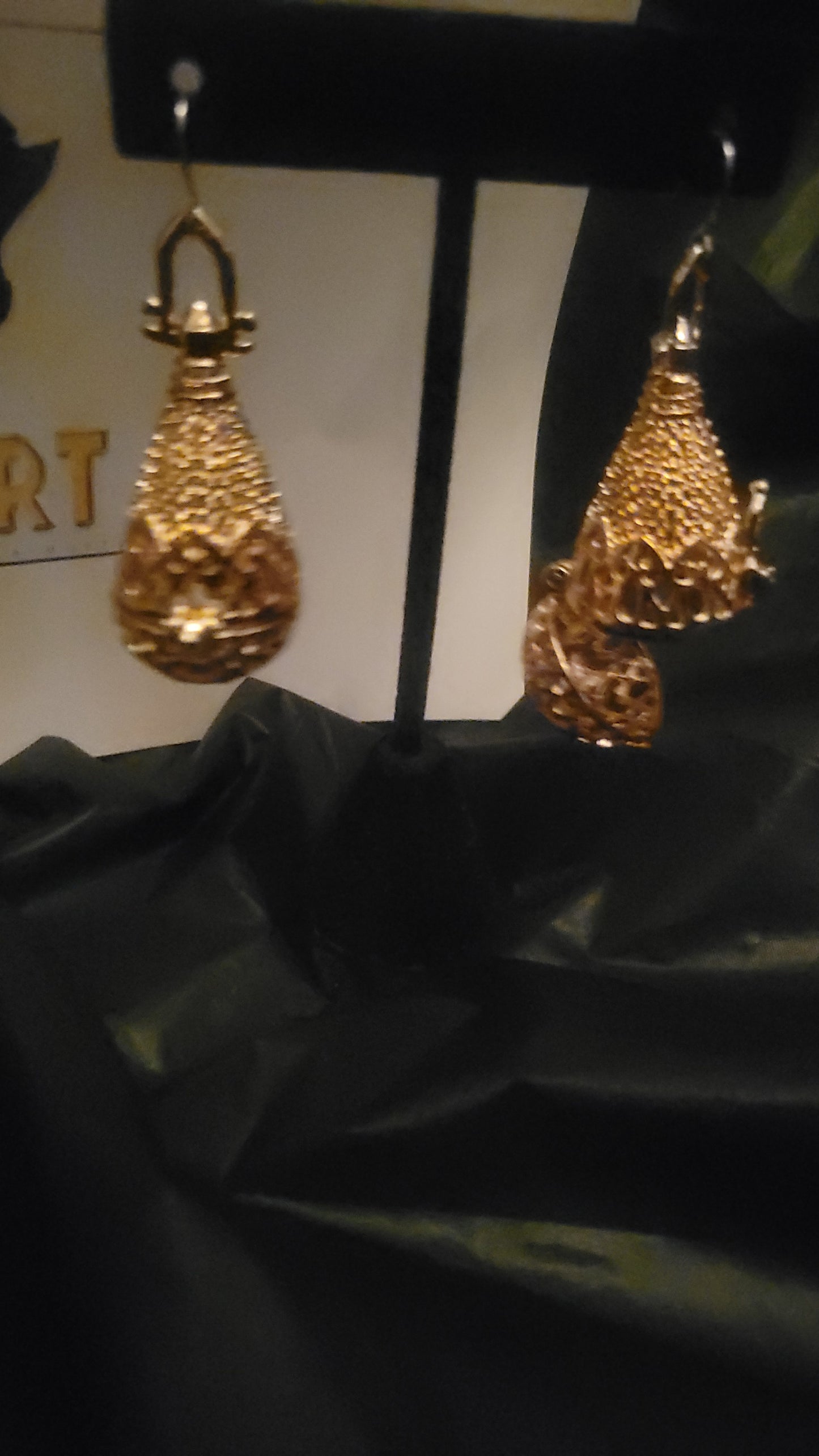 Gold tear drop 4d earrings