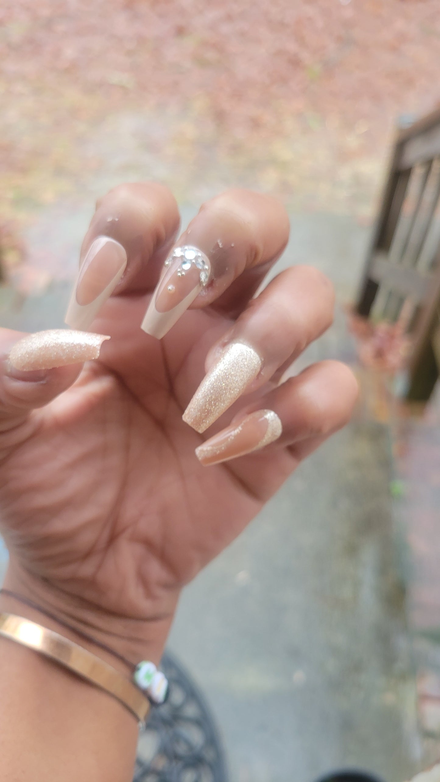 Diamond and gold press on nails